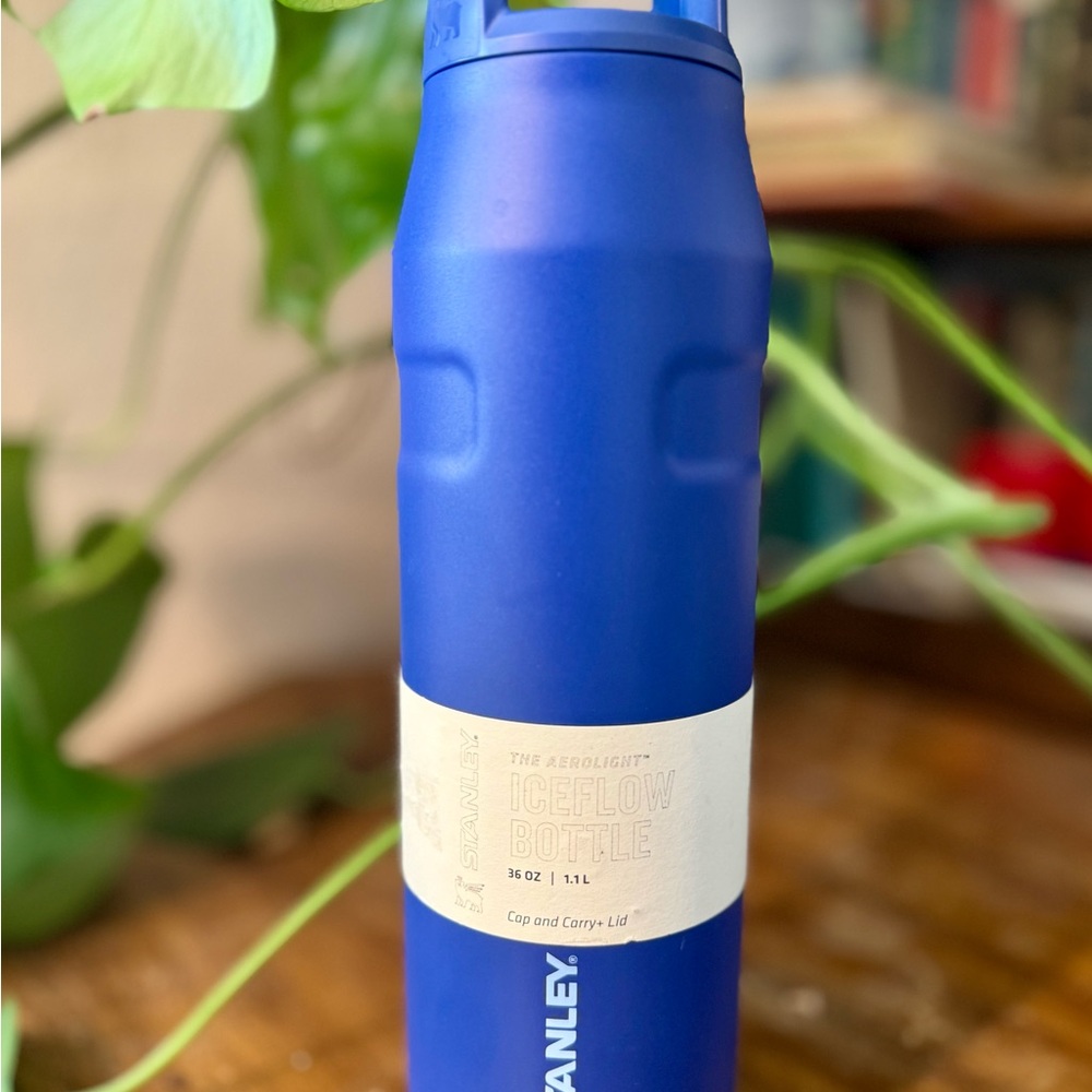 Stanley 36oz IceFlow Bold Blue Bottle